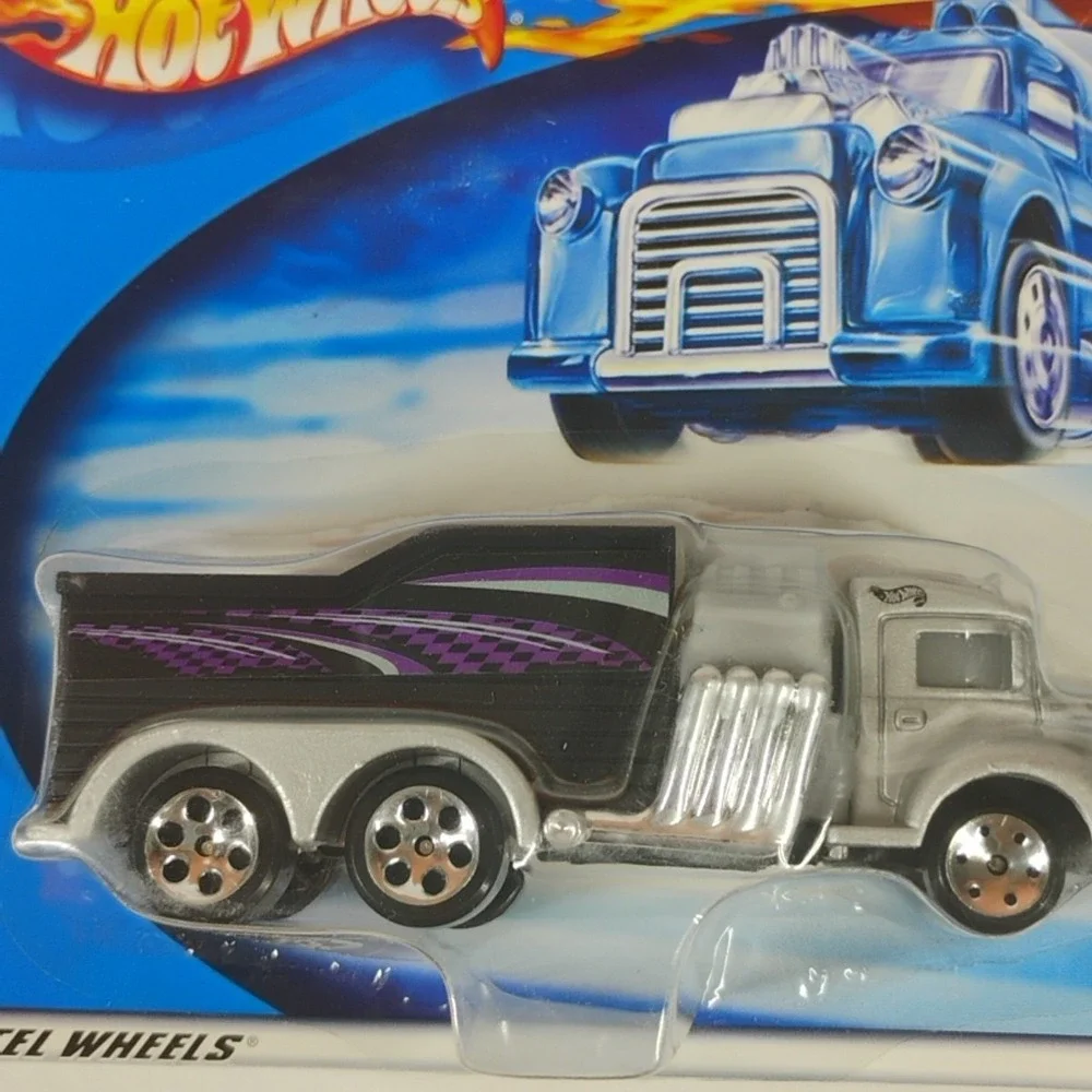 Hot Wheels Haulers Over The Road Power Truck‎ Silver/Gray Black/Purple Semi